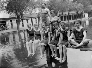 Bedford Physical Training College students at Commercial Road Swimming Baths, c.1903-1905 (Ref. BPEA/PH/1/1) Copyright: Bedford Physical Education Archive, University of Bedfordshire 